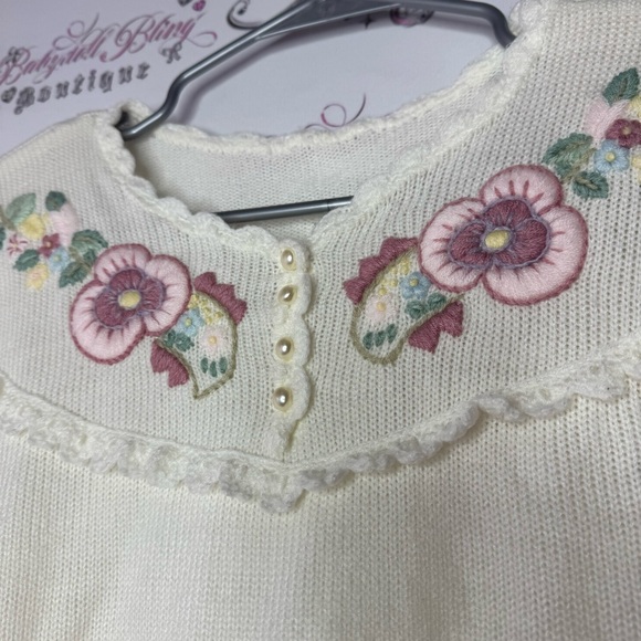 Grandmacore sweater pearls embroidered floral flowers white cream pink gorgeous - Picture 7 of 10